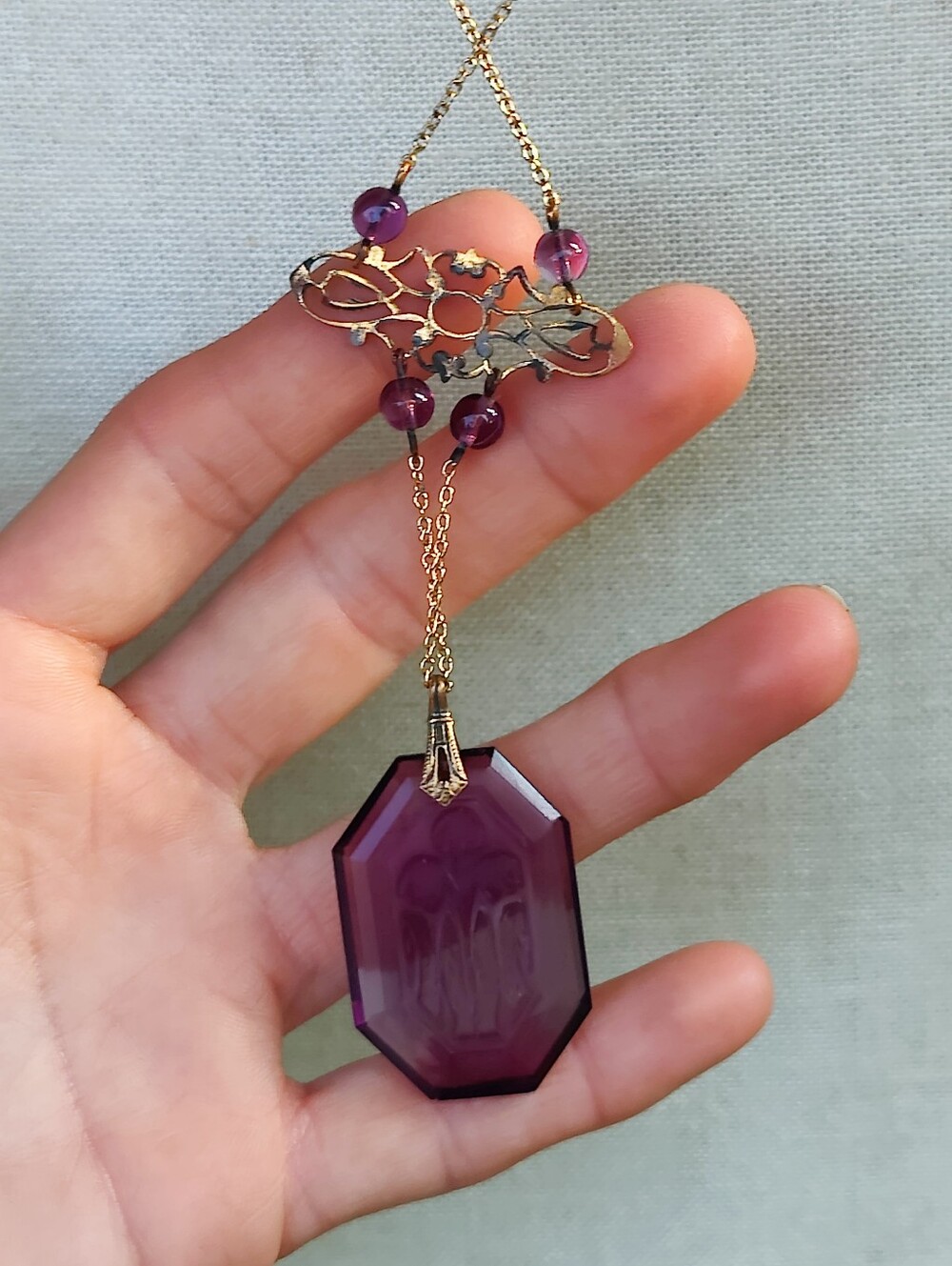 Antique 1920s Purple Etched Intaglio Glass Floral Pendant Necklace - Picture 4 of 8